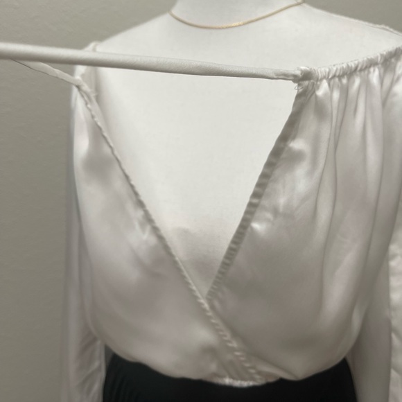 Emory Park- White Low V Bodysuit - Picture 10 of 12